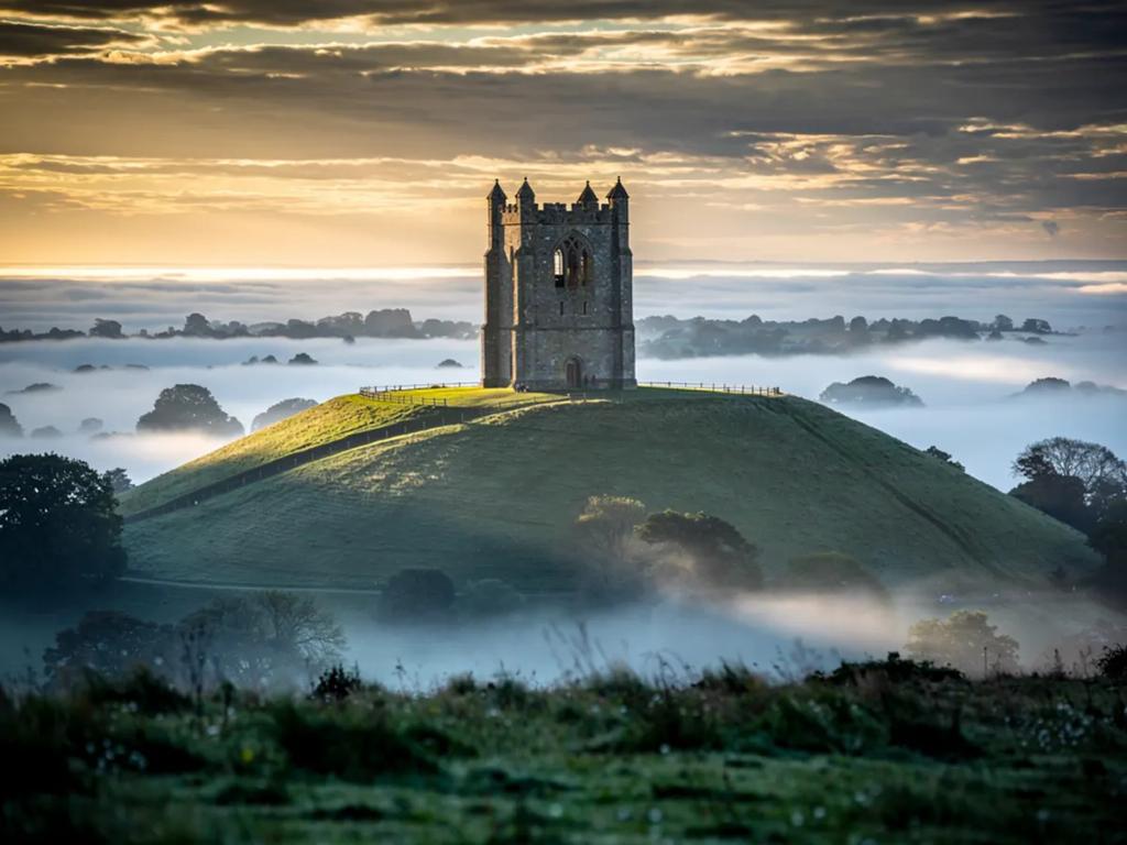 eSIM Glastonbury - Buy prepaid travel data for Glastonbury, United Kingdom