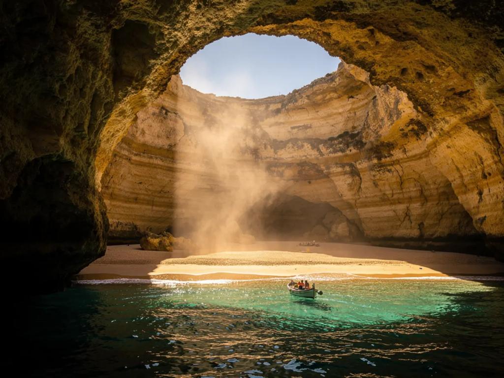eSIM Algarve - Buy prepaid travel data for Algarve, Portugal